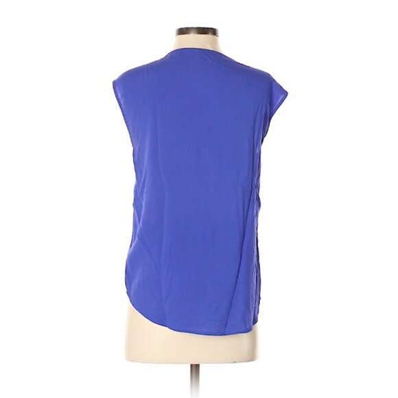 Old Navy Sleeveless Blouse - Picture 2 of 6